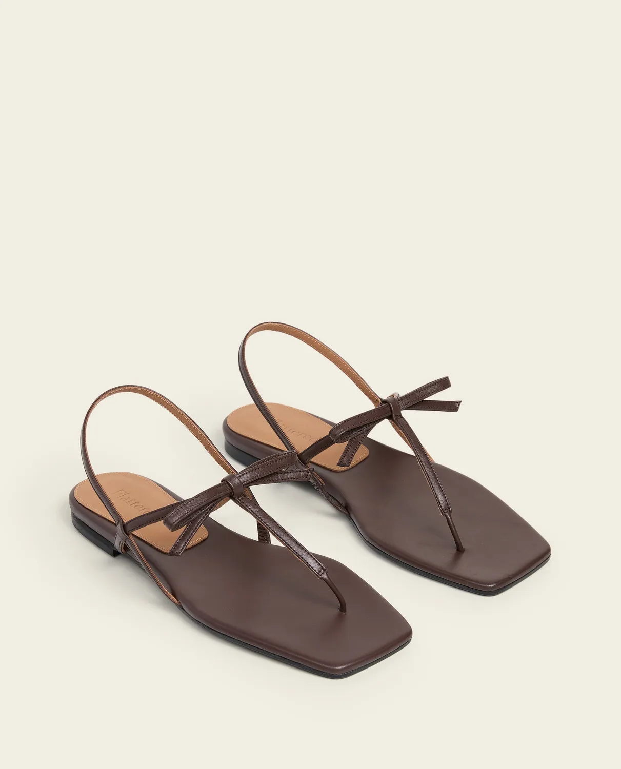 Flattered Sina Leather platte sandalen chocolate leer
