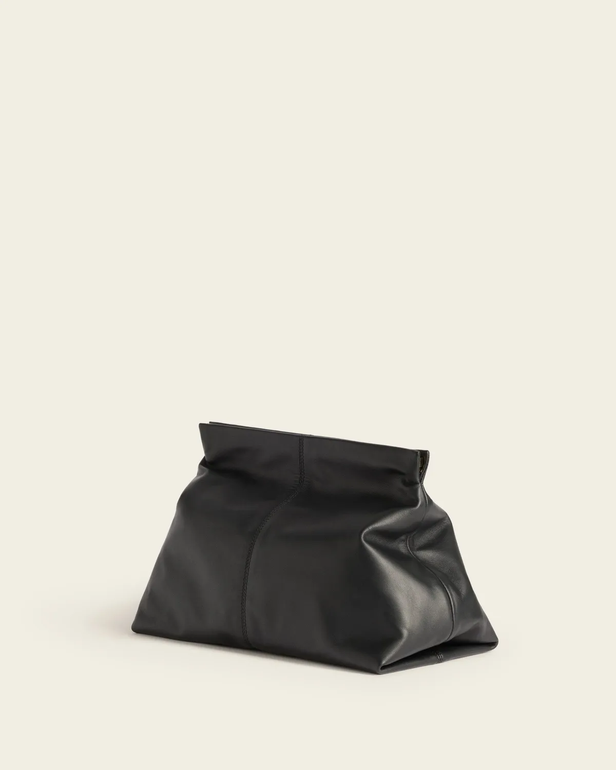 Flattered Clay Clutch tas zwart leer oversized
