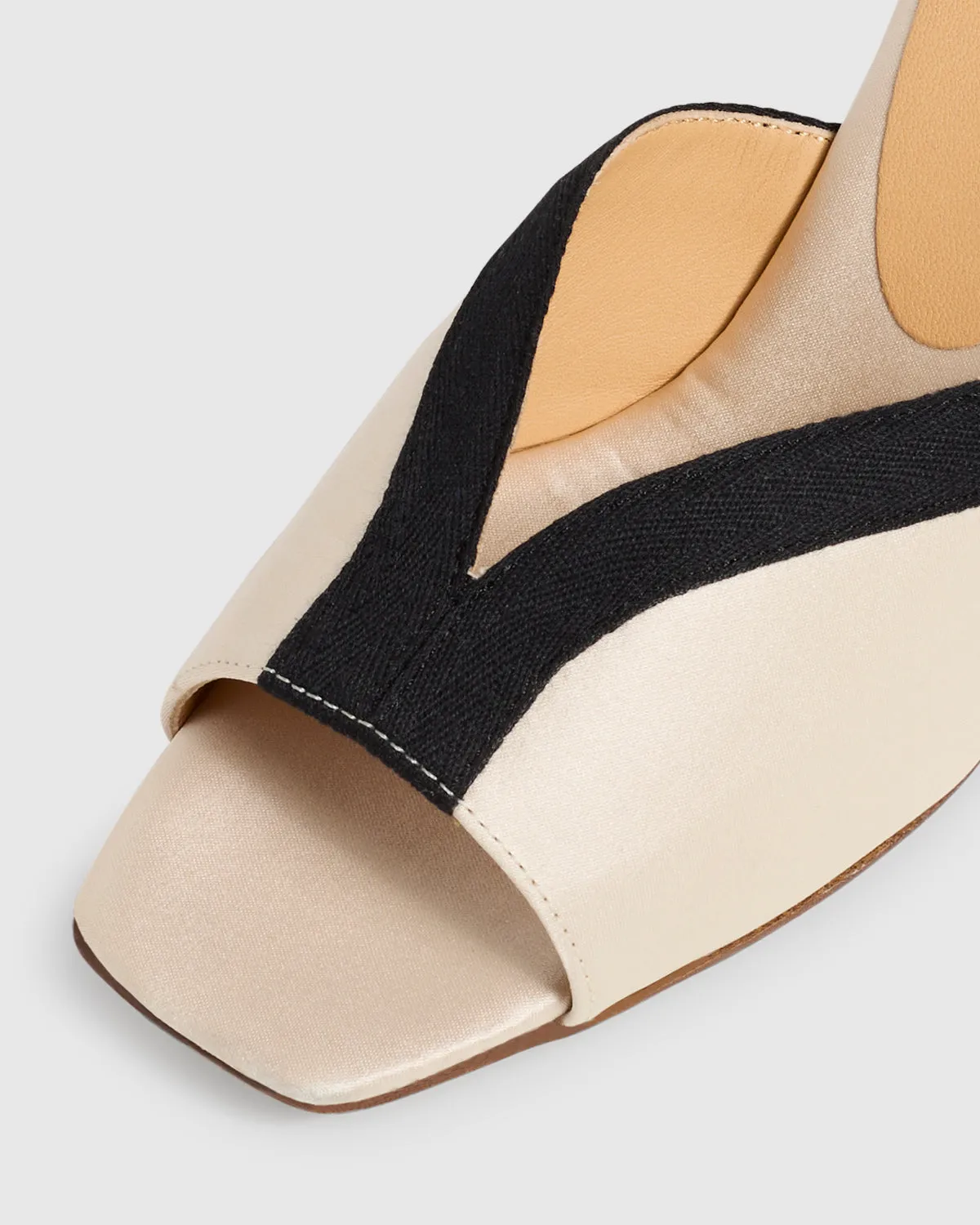Castaner Florinda 8/129 sleehaksandalen champagne negro satijn