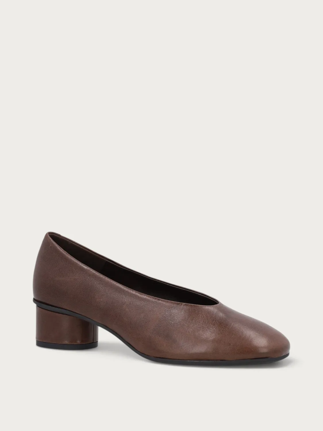Frau Verona bruine leren pumps blokhak amandelneus