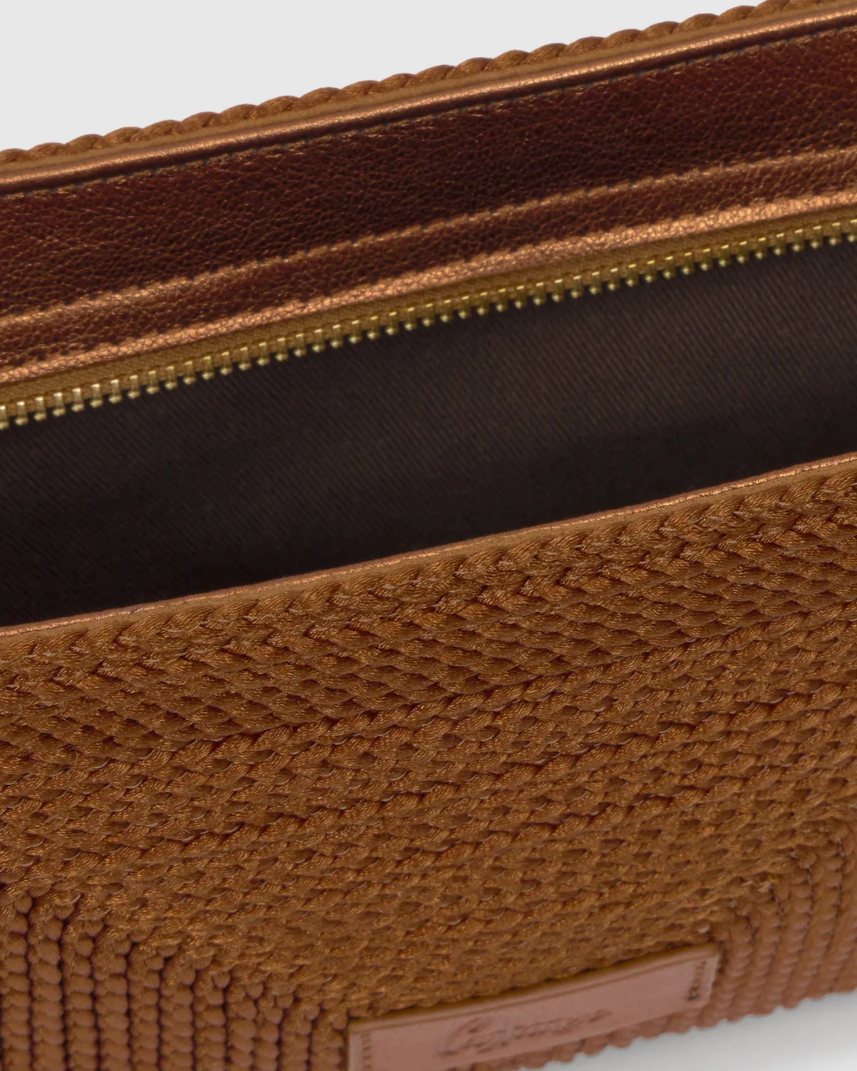Castaner Bali 312 pochette oker geweven satijn