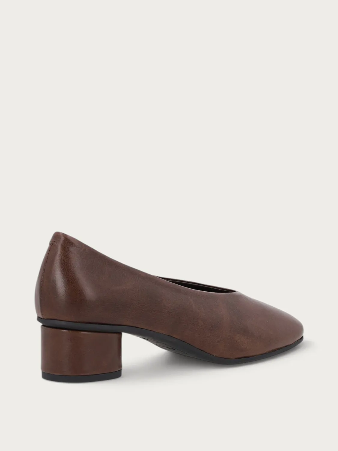 Frau Verona bruine leren pumps blokhak amandelneus