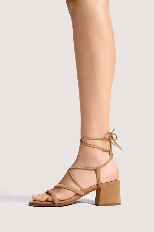 Bryan Stepwise Grecia sandalen met hak camel suède