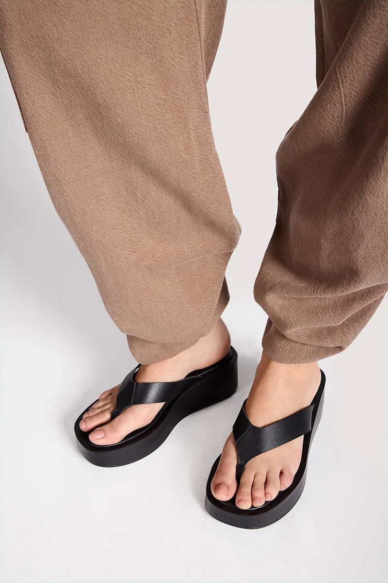 Bryan Stepwise Aruba zwart platformsandalen leer