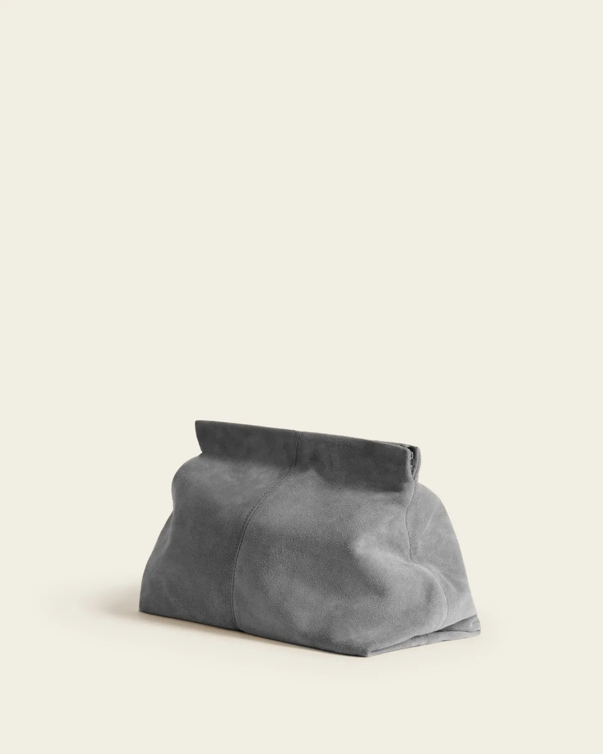 Flattered Clay clutch grijs suède oversized