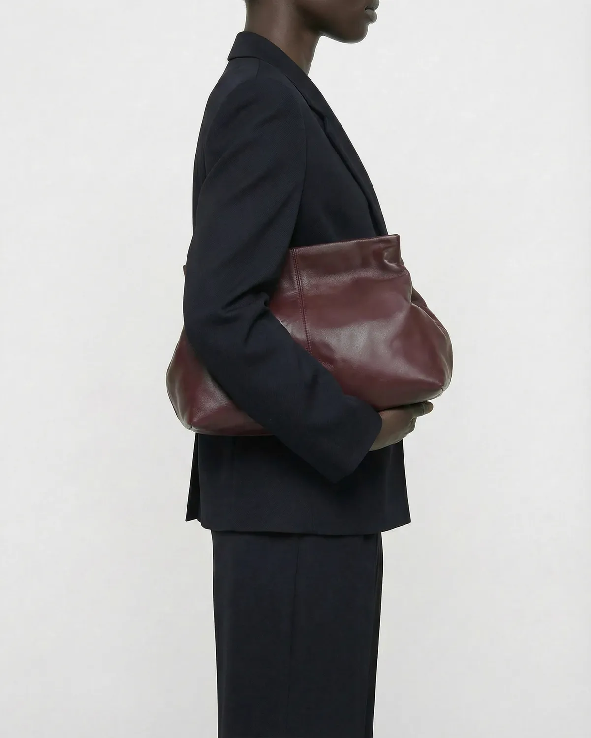Flattered Clay clutch bordeaux leer oversized