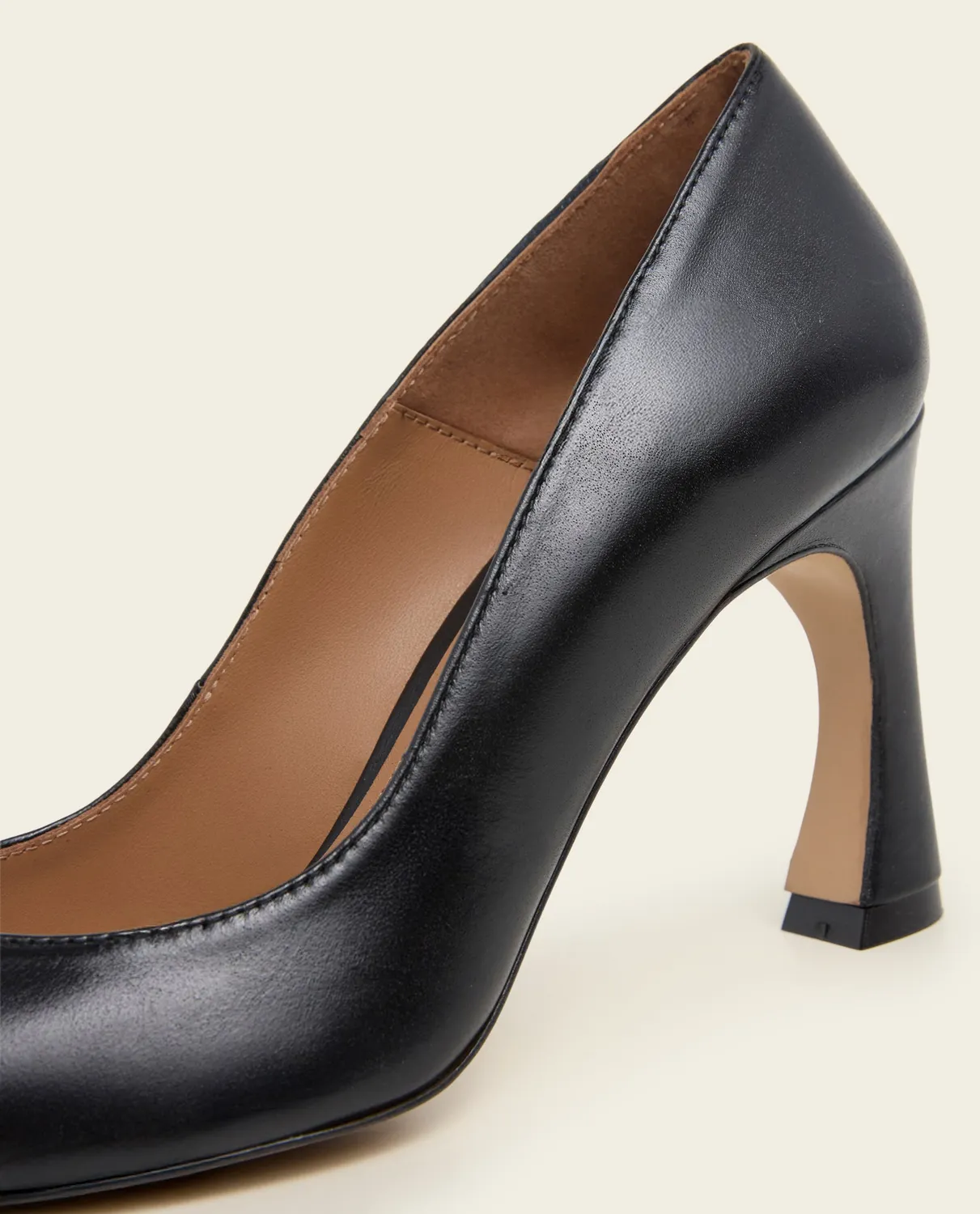 Flattered Leonie Leather Black pumps zwart leer puntneus