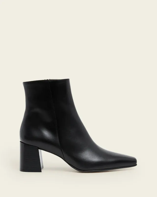 Flattered Gill Leather enkellaarzen zwart leer hak