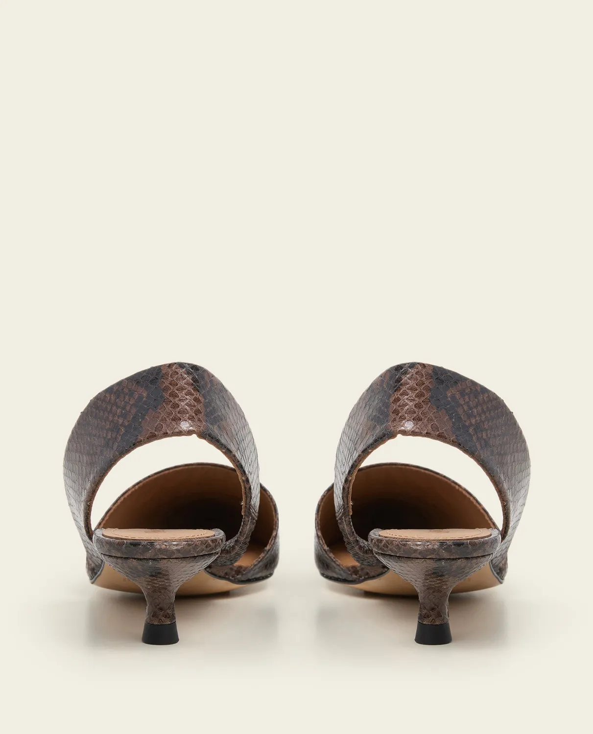 Flattered Ninni Snake pumps chocolade leer kittenhak