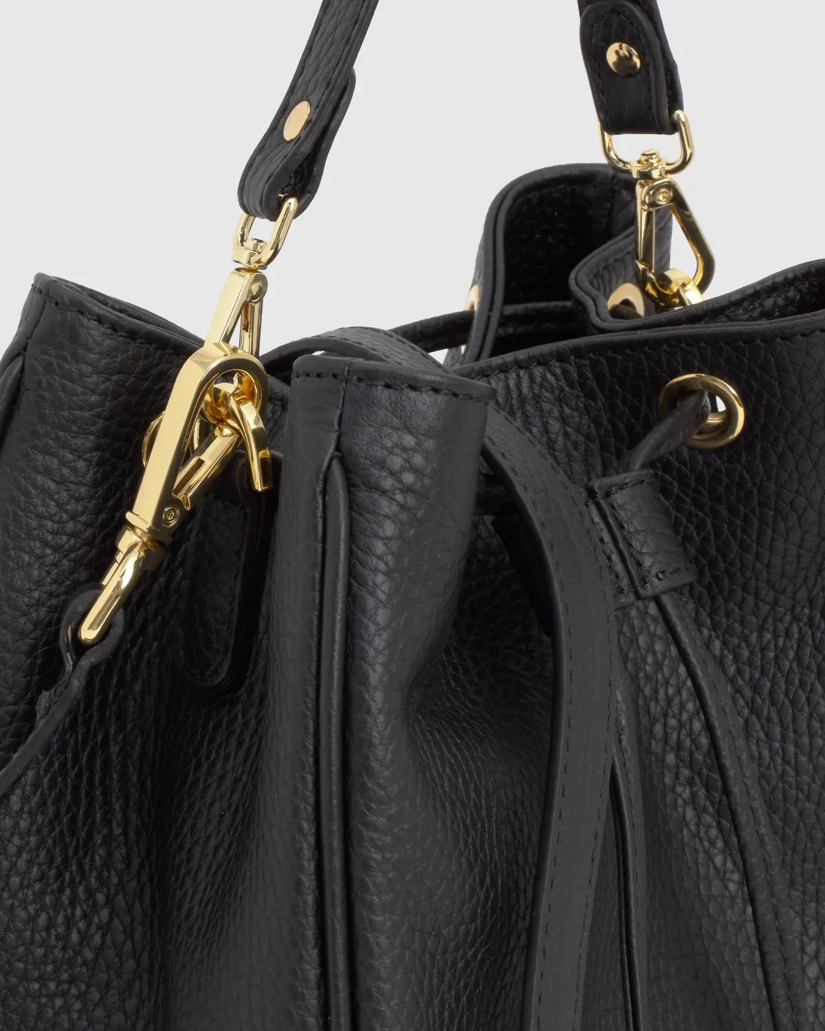 Castaner B. Maui bucketbag leer zwart