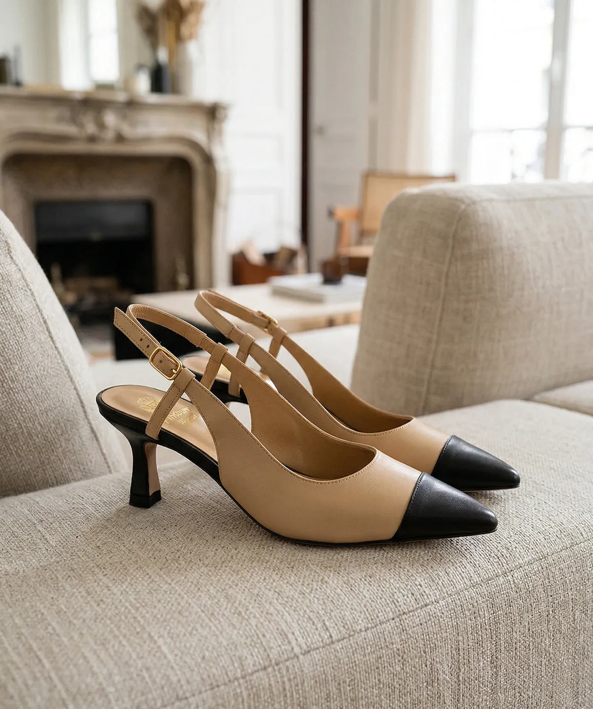Finsbury Capri pumps beige zwart leer 5mm zool