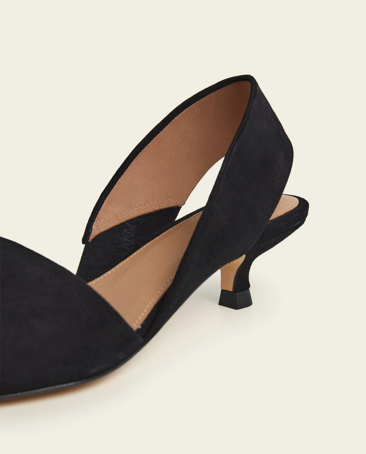 Flattered Ninni slingback pump zwart suède kittenhak