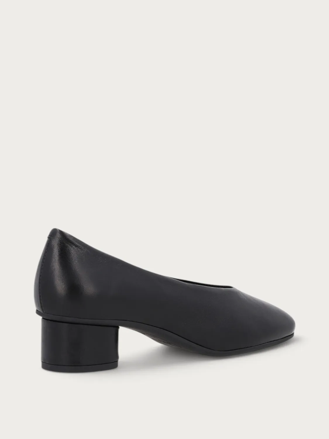Frau Verona pumps zwart leer amandelneus blokhak