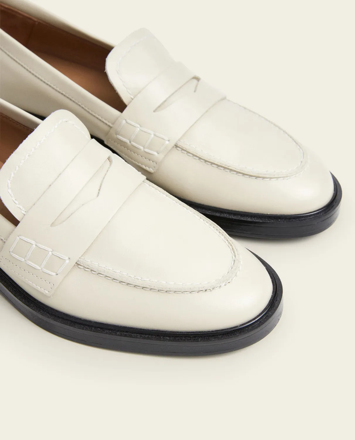Flattered Sara Leather Creme loafers crème leer