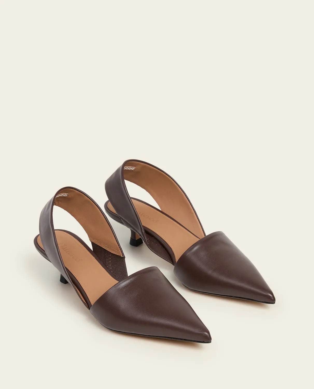 Flattered Ninni pumps chocolade leer kittenhak