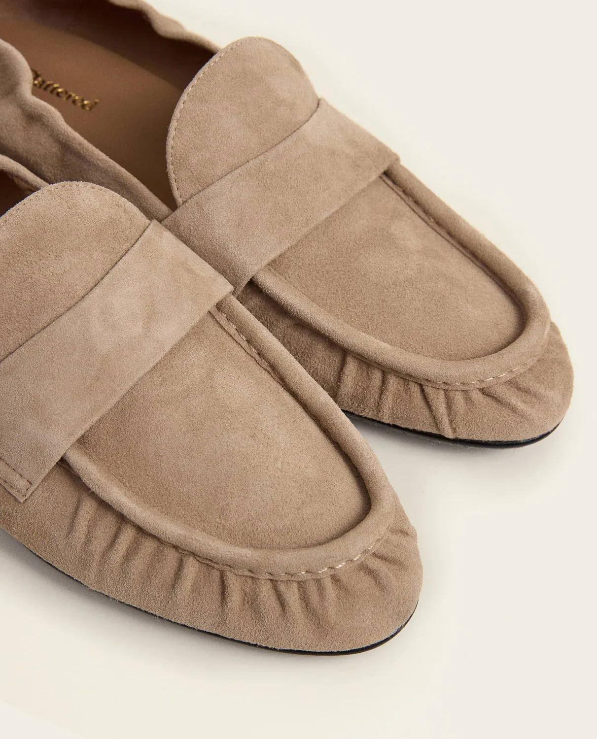 Flattered Samoa loafer zand suède elastiek