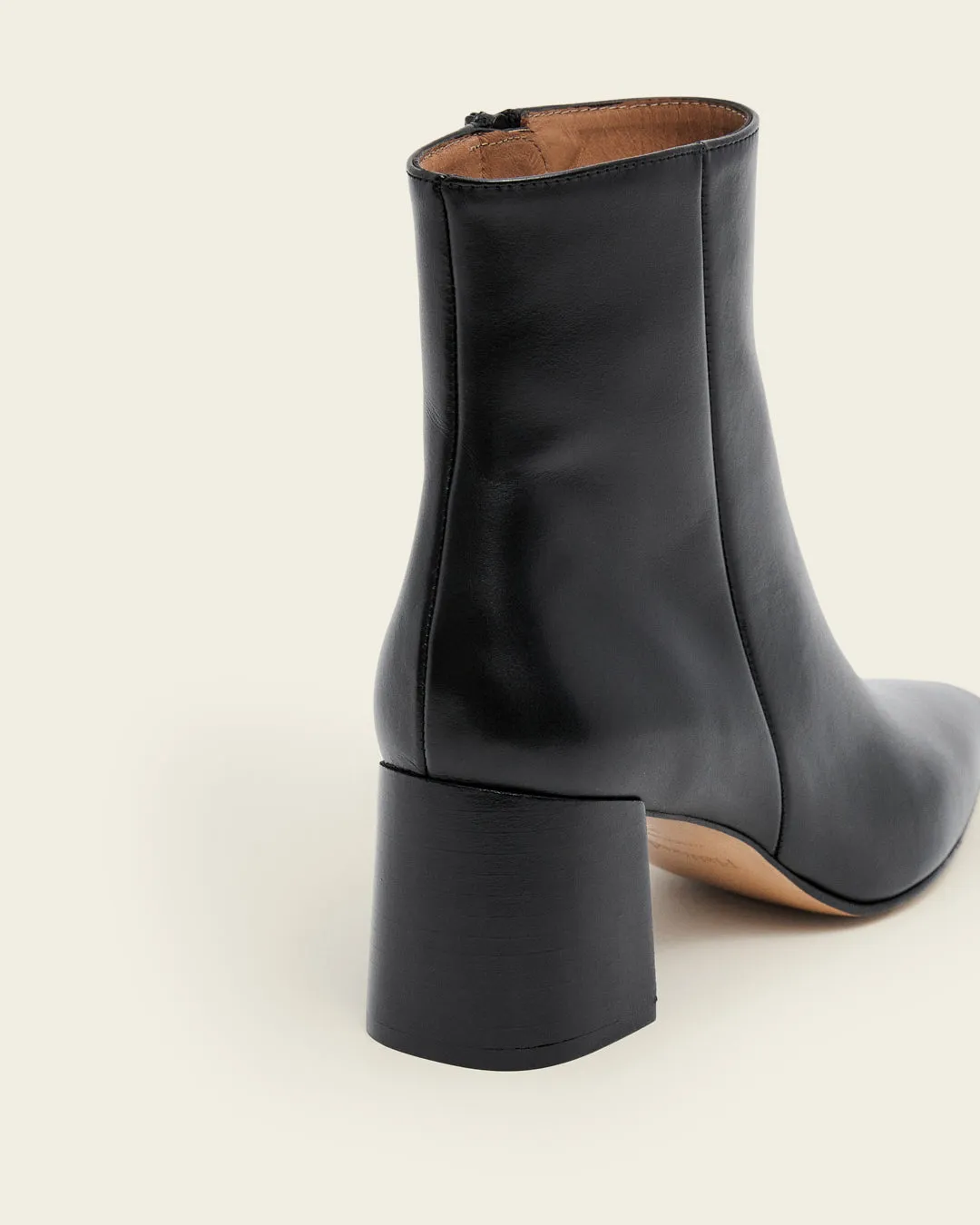 Flattered Gill Leather enkellaarzen zwart leer hak