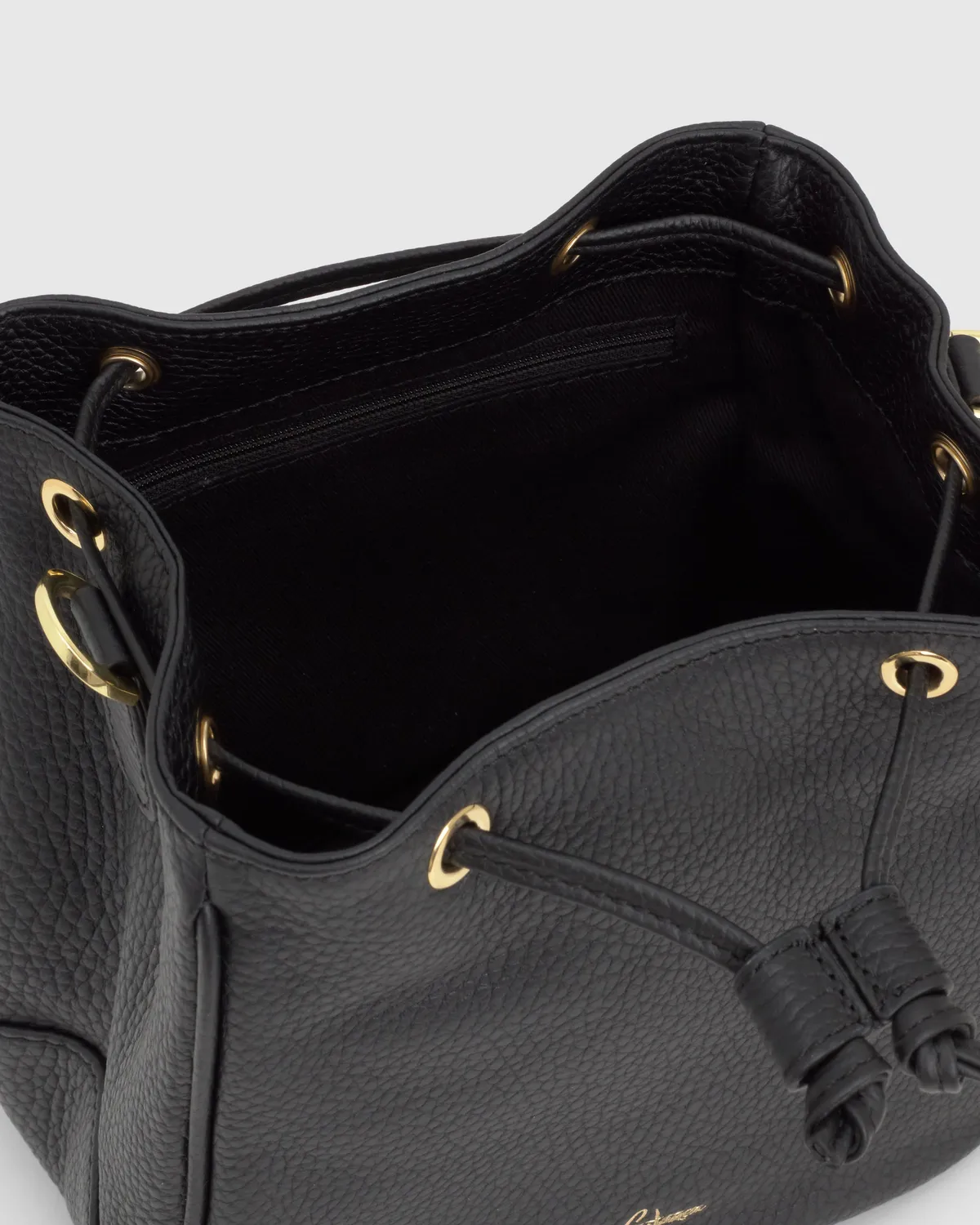 Castaner B. Maui bucketbag leer zwart