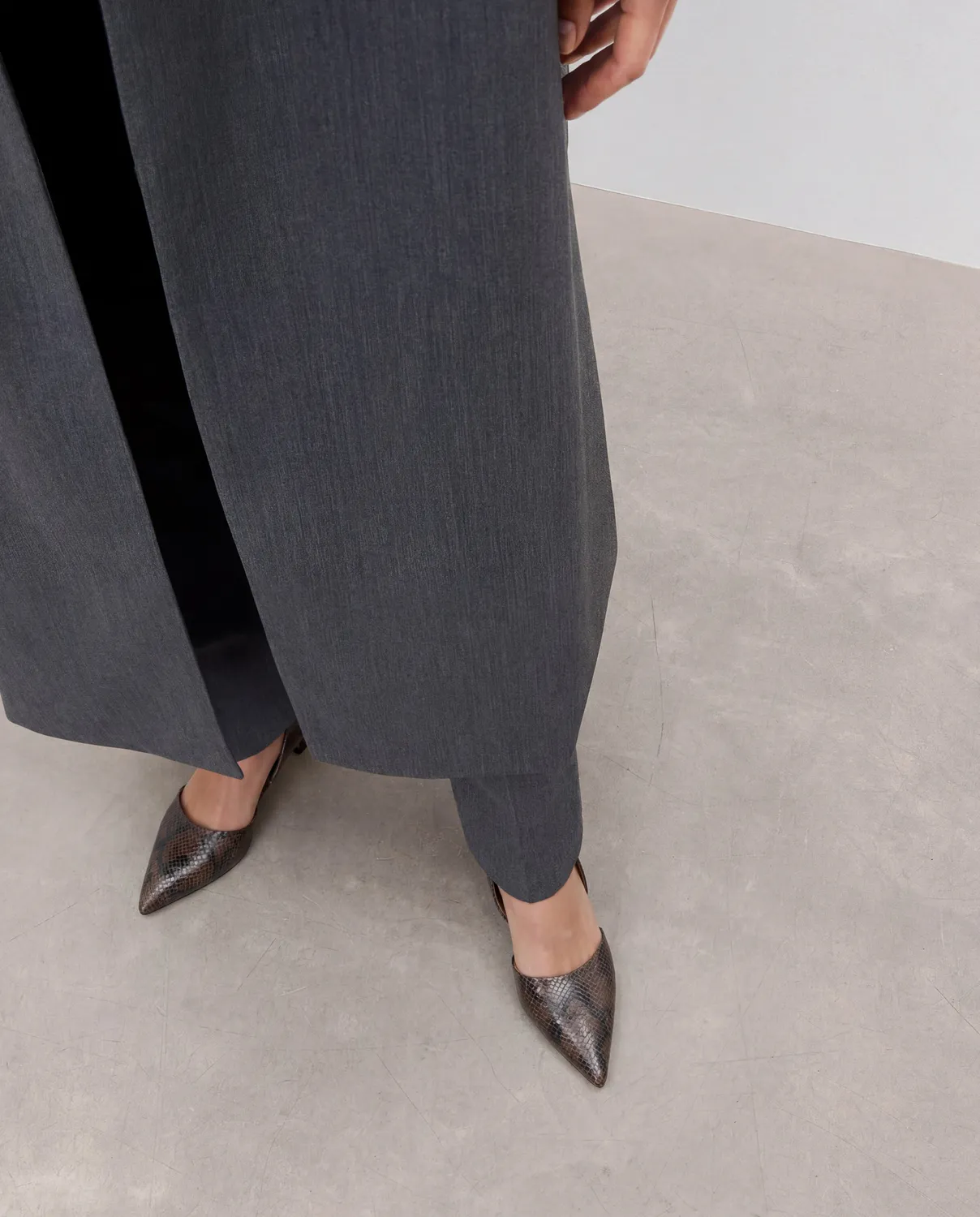 Flattered Ninni Snake pumps chocolade leer kittenhak