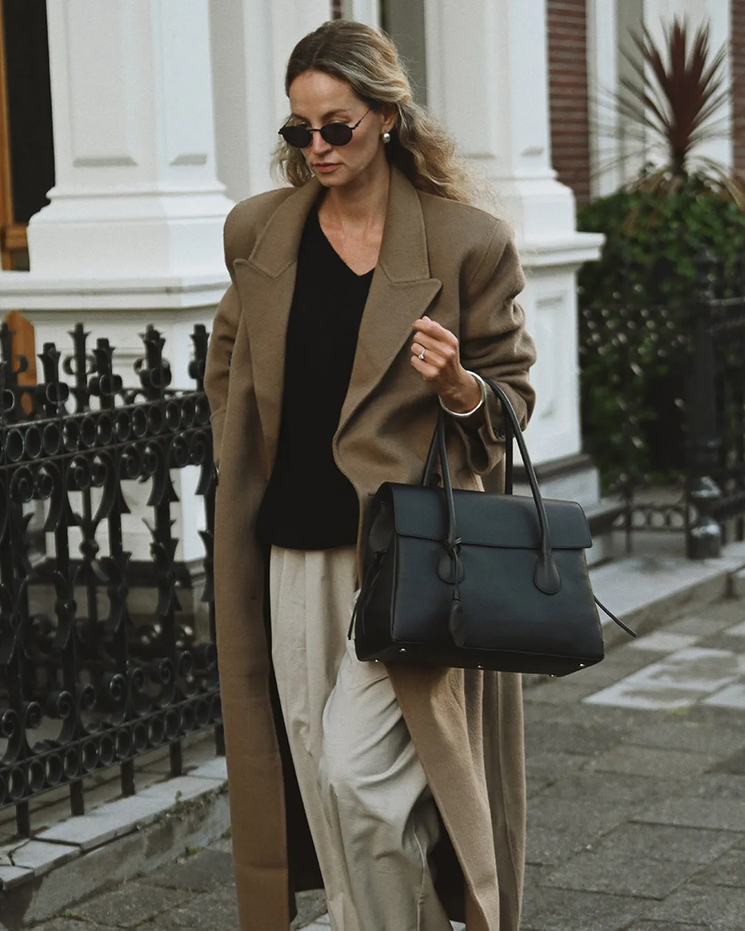 Flattered Lydia tote zwart generfd leer