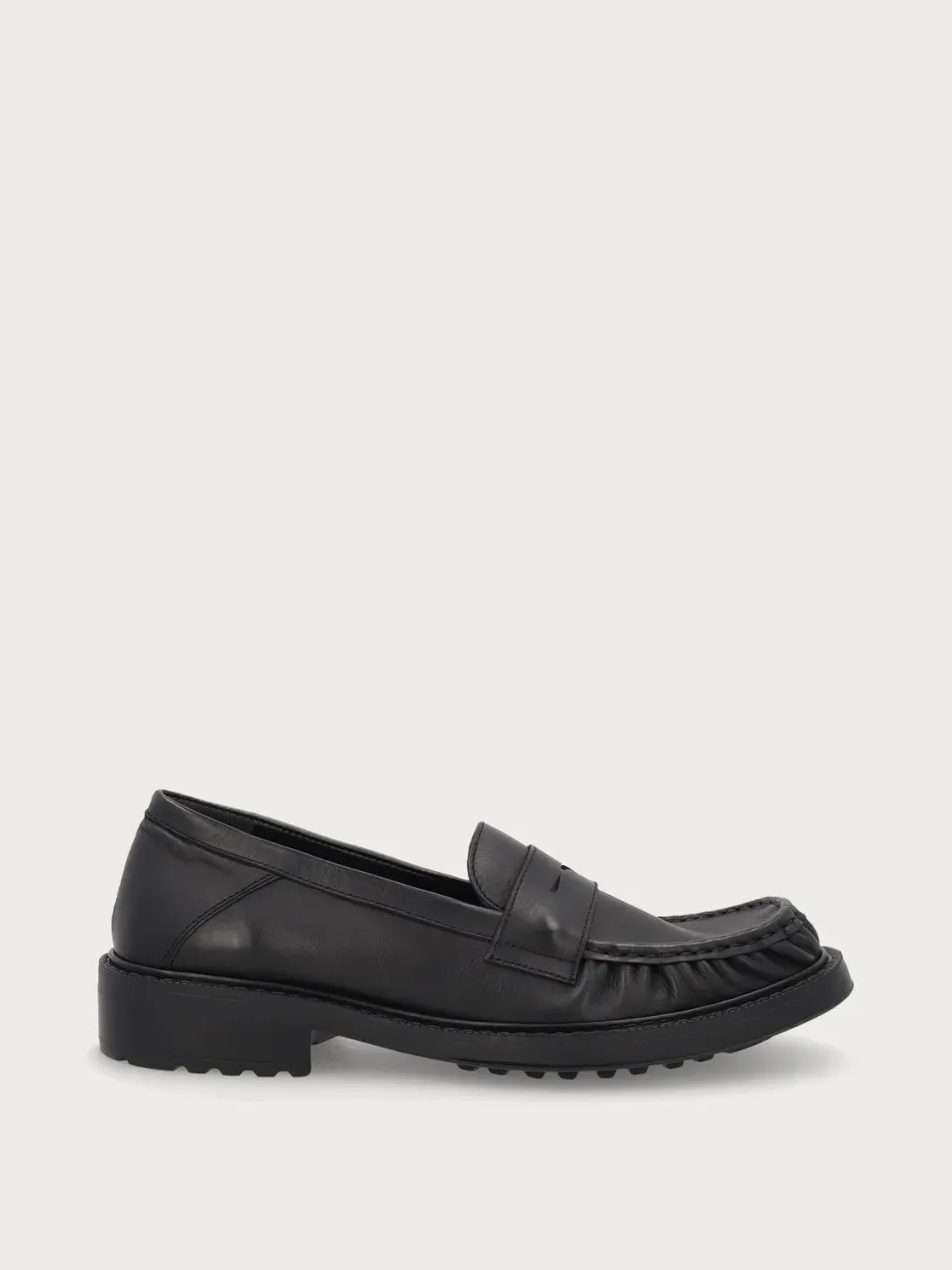 Frau Signature loafers zwart kalfsleer gerimpeld
