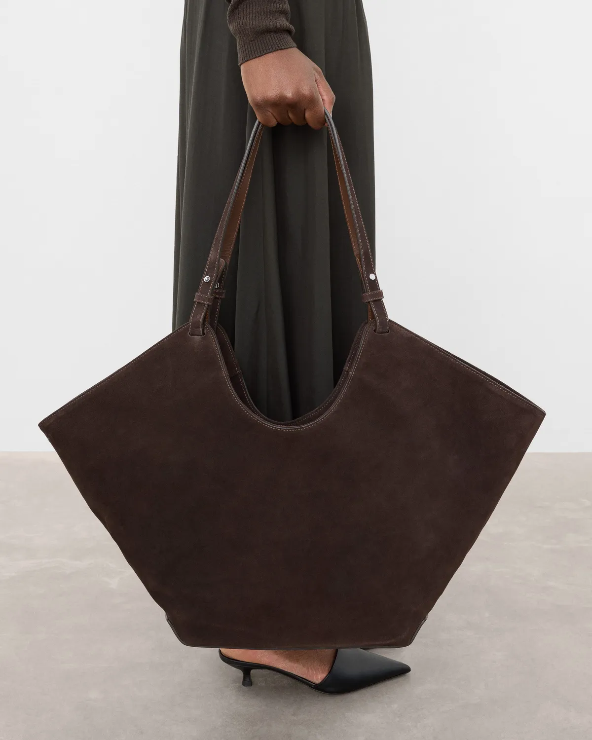 Flattered Dahlia Tote Bag Suede Chocolate shopper