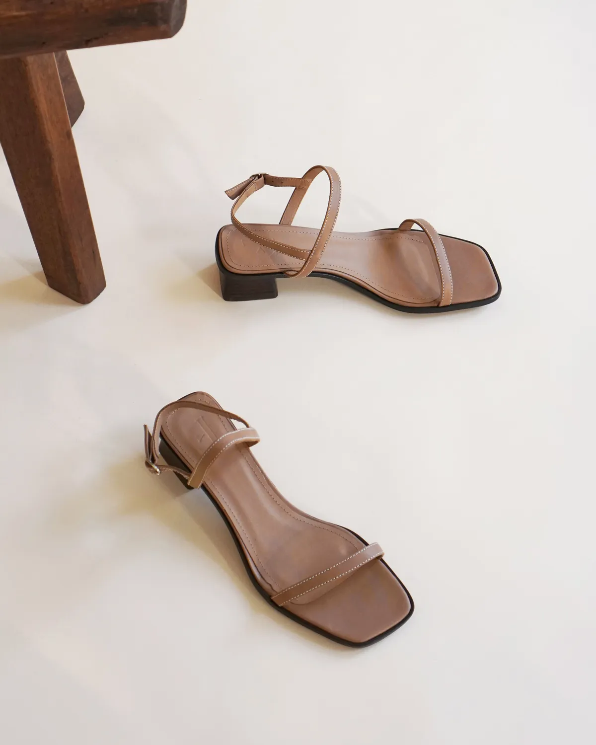 Flattered Juno sandaal cognac leer met hak