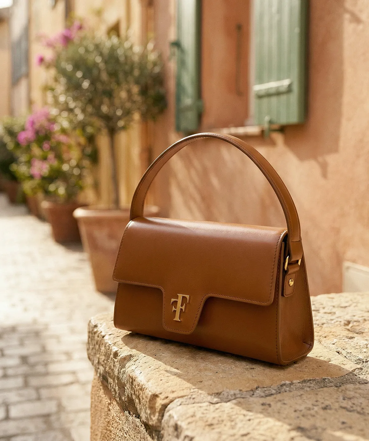Finsbury FF23 leren tas cognac klein goud logo