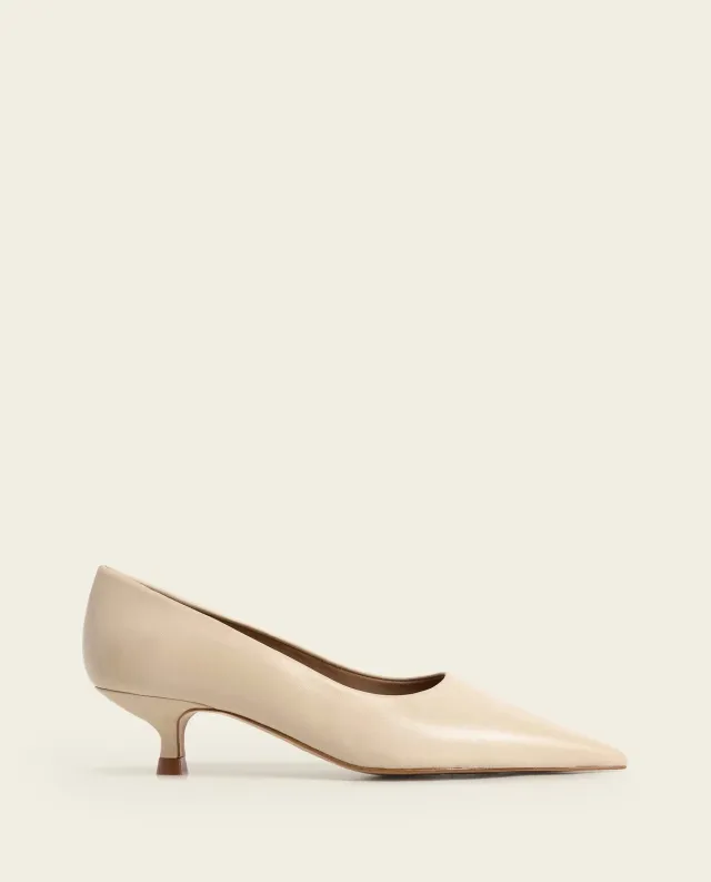 Flattered Naima Leather pumps creme leer kittenhak
