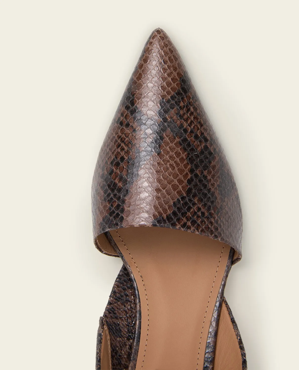 Flattered Ninni Snake pumps chocolade leer kittenhak