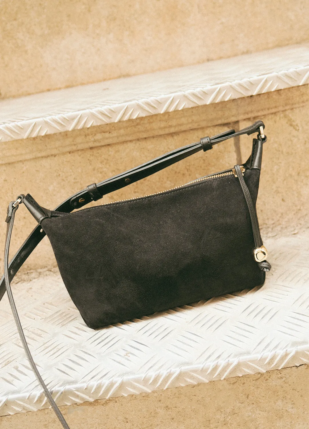 Flattered Ru crossbody tas zwart suède