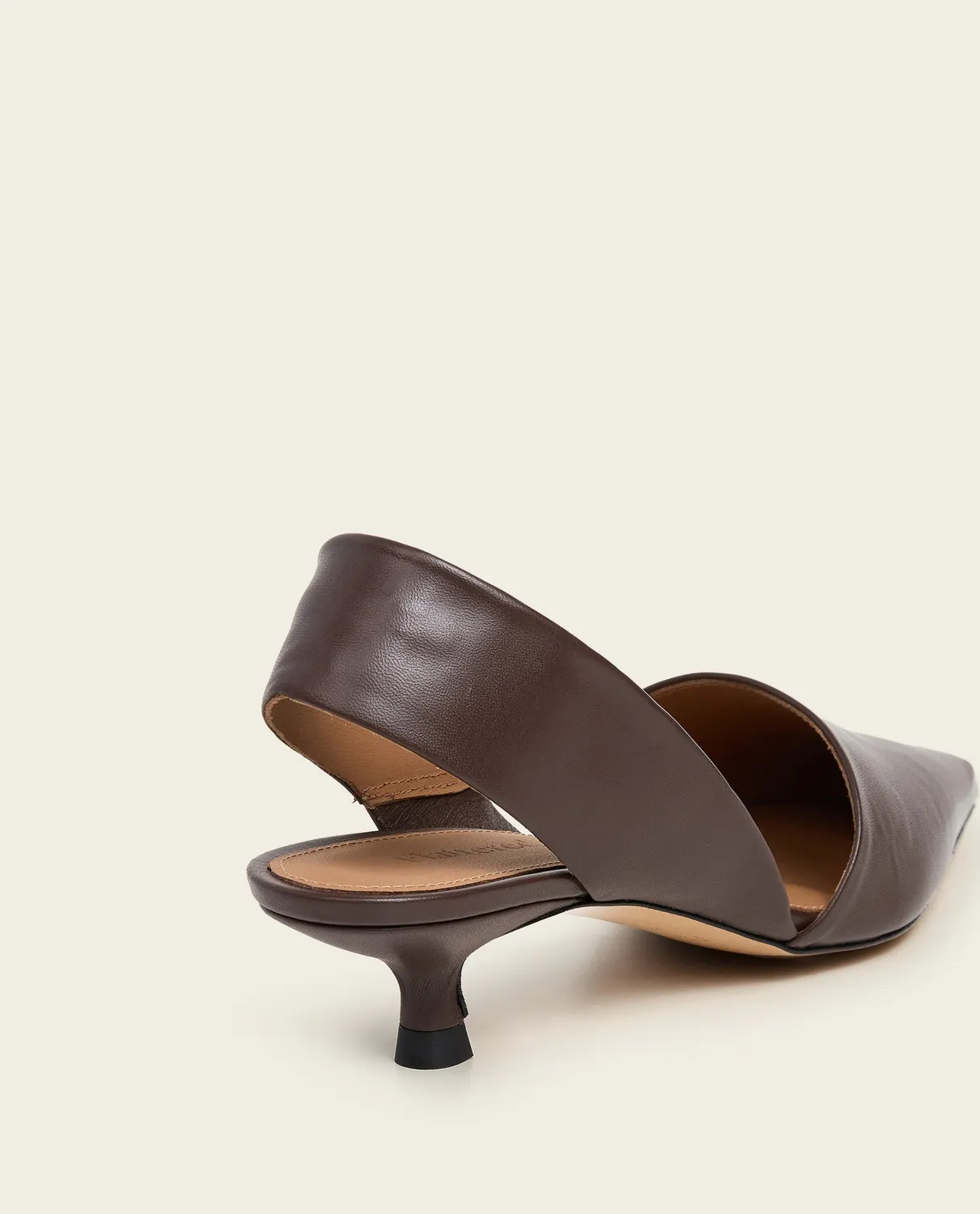 Flattered Ninni pumps chocolade leer kittenhak