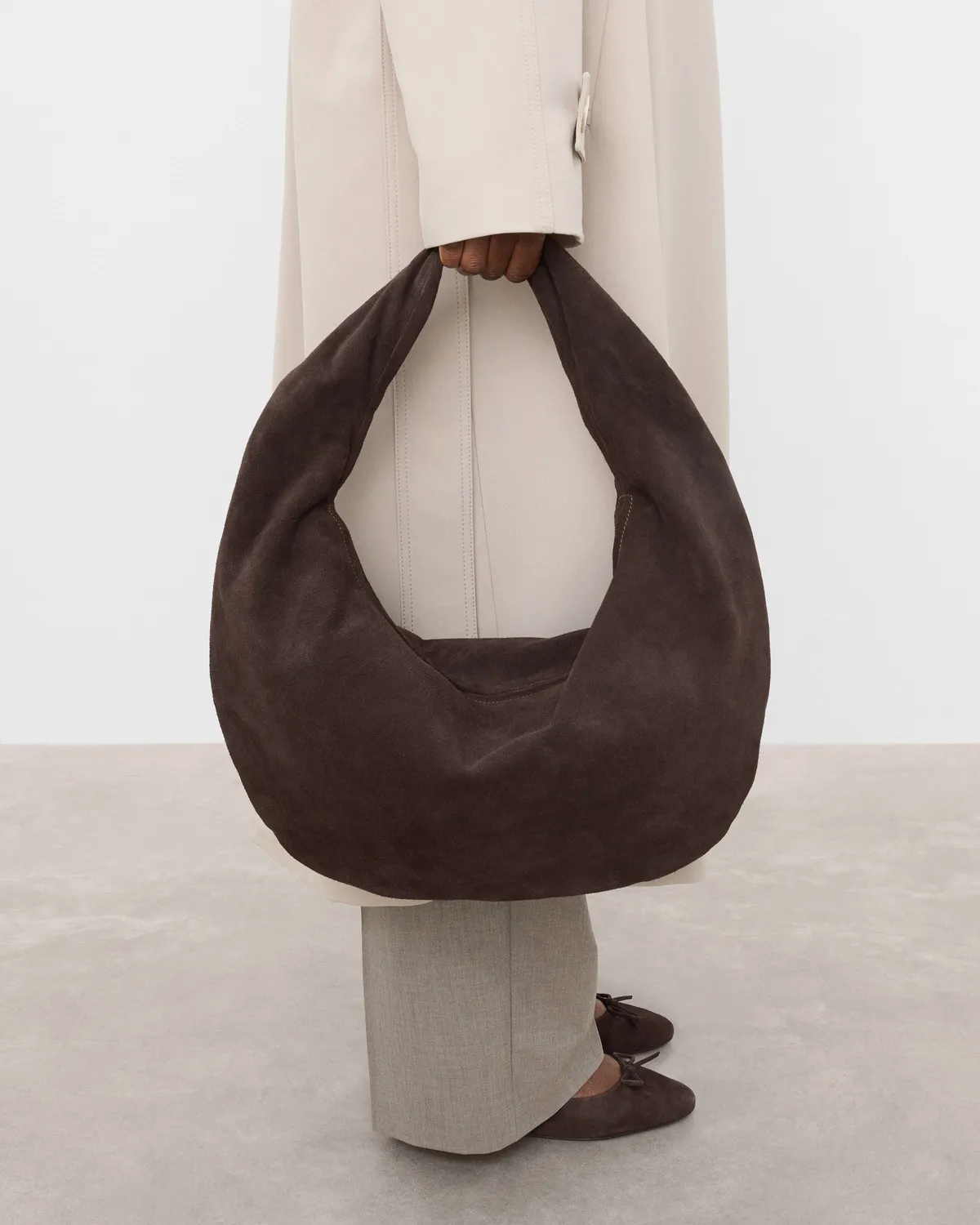 Flattered Alva schoudertas chocolate suède slouchy
