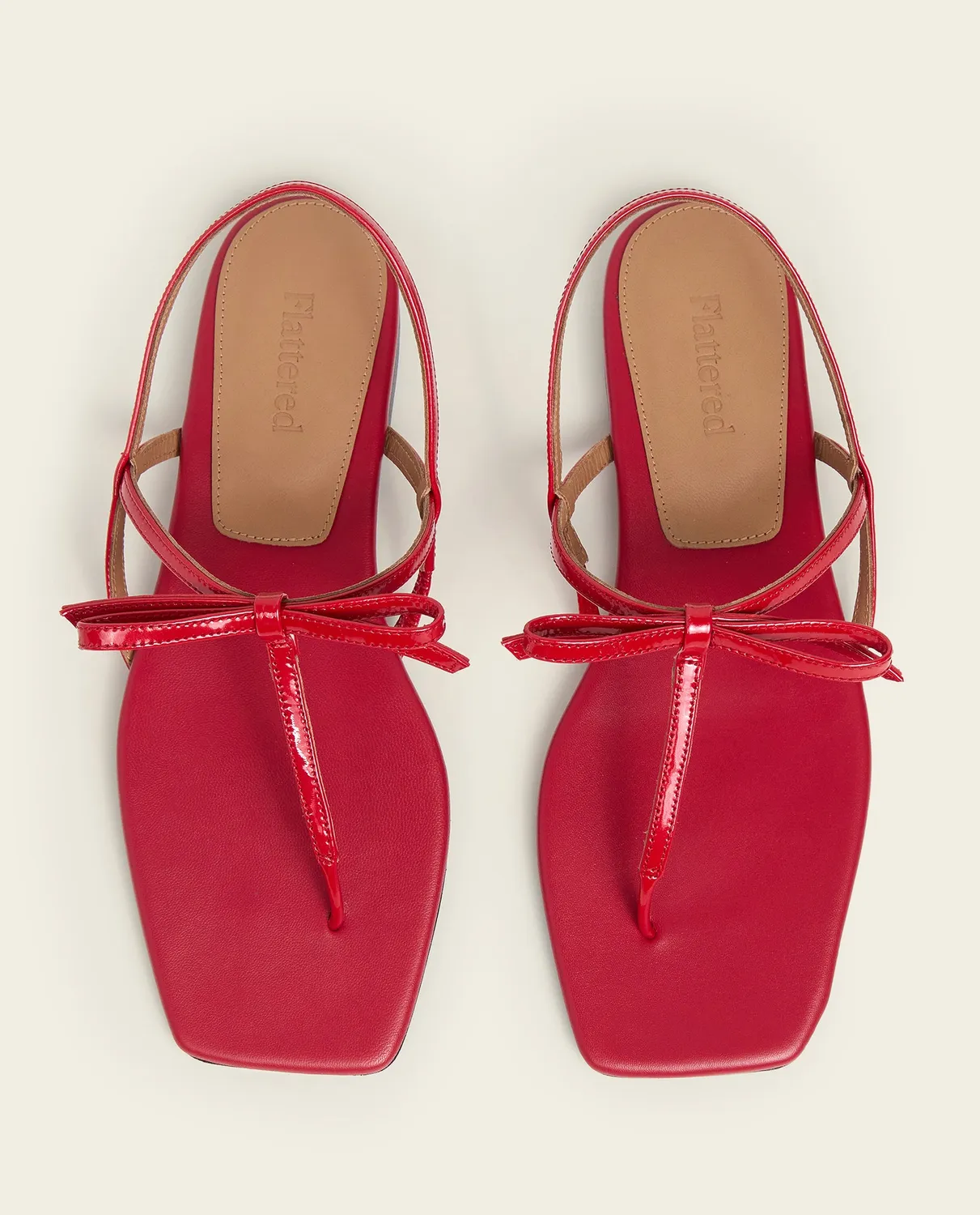 Flattered Sina sandalen cherry lakleer plat