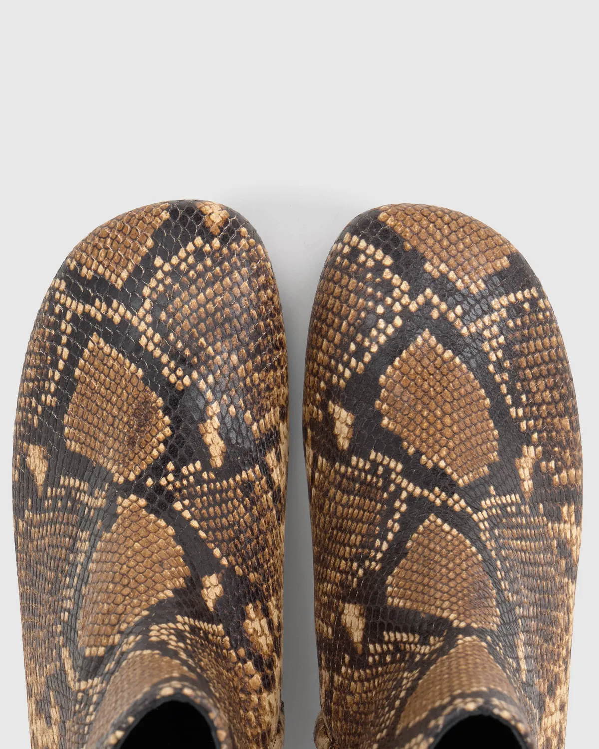 Castaner Astrid/283 enkellaarsjes zwart/beige leer 4cm