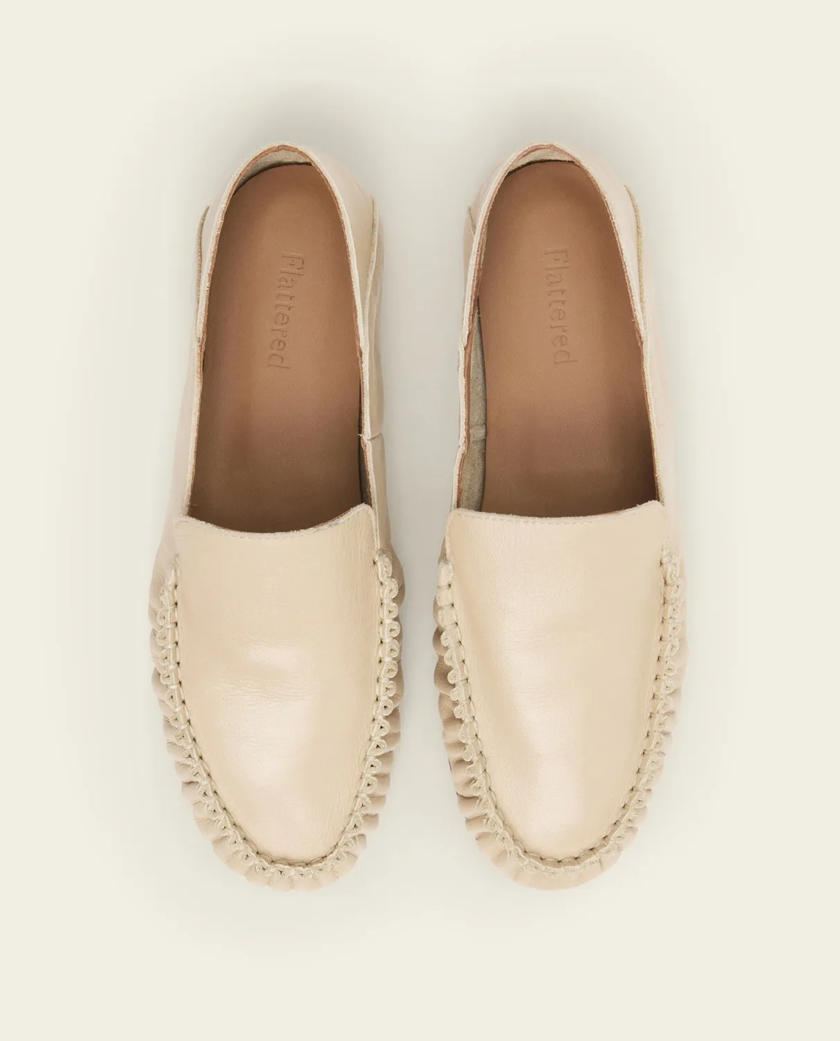 Flattered Bon Bon loafers beige leer plat