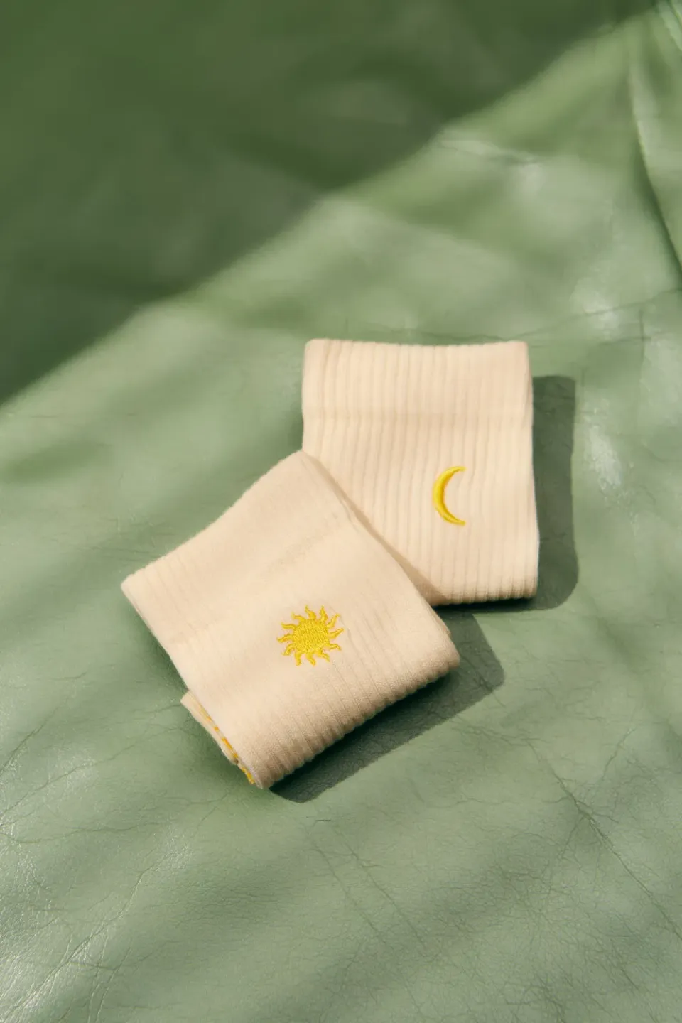 Jutelaune Sol & Luna Yellow sokken geel one size bio-katoen