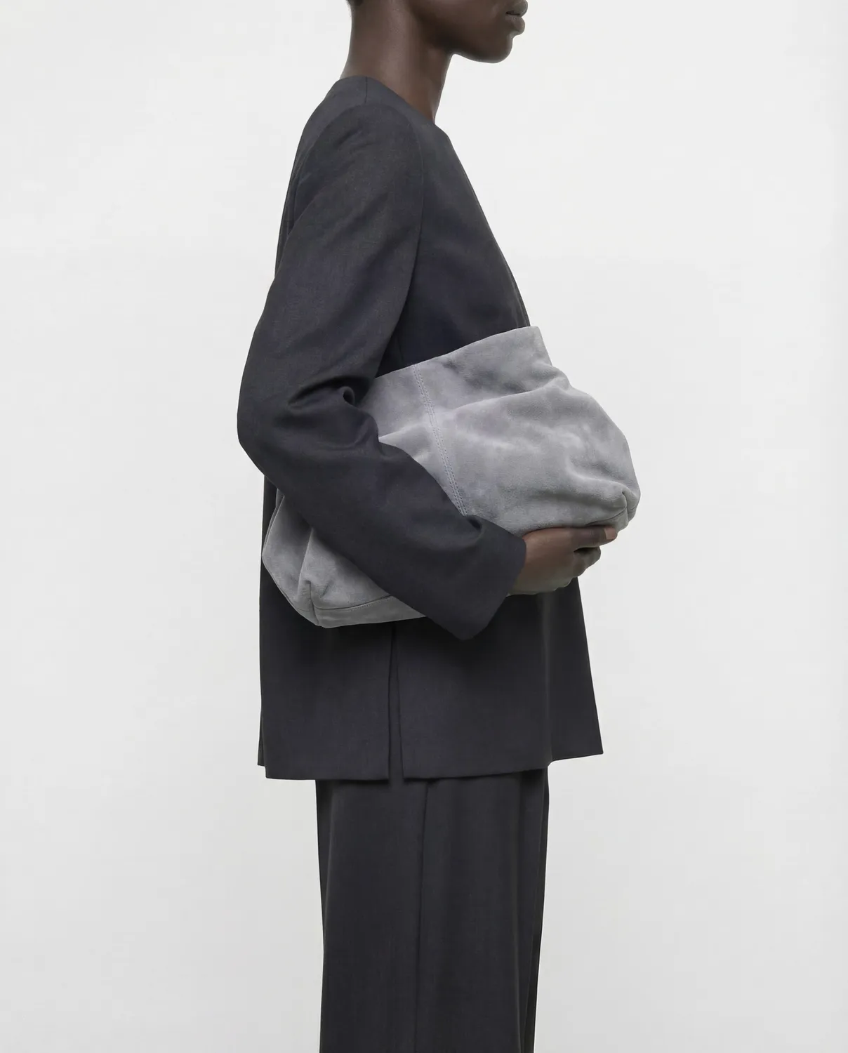 Flattered Clay clutch grijs suède oversized