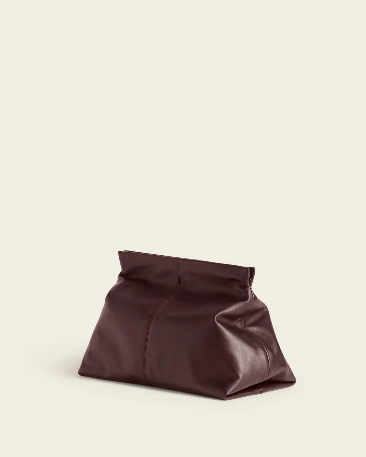 Flattered Clay clutch bordeaux leer oversized