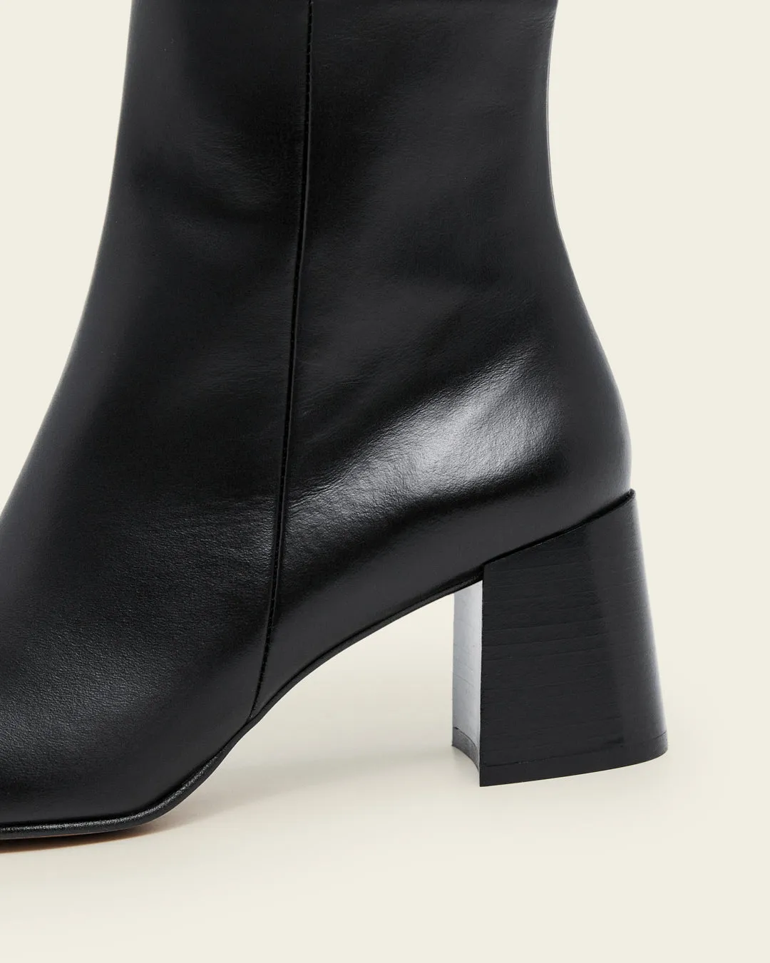 Flattered Gill Leather enkellaarzen zwart leer hak