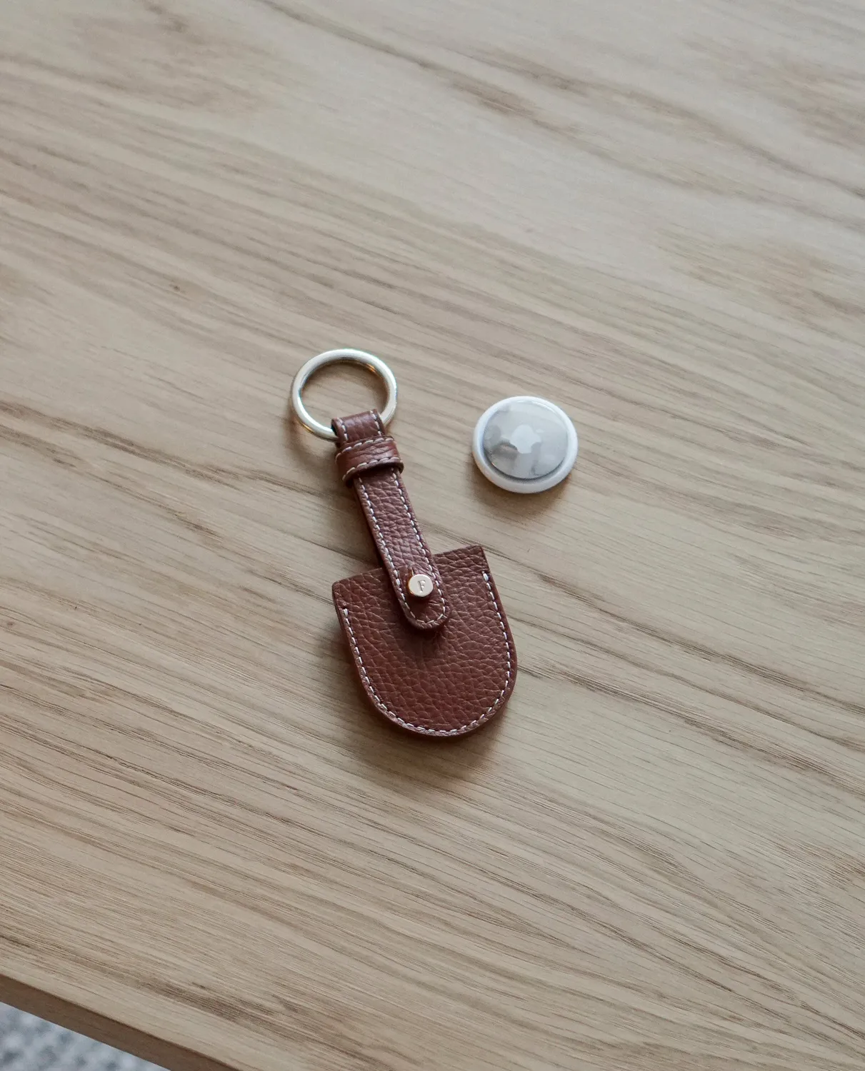 Flattered Airy sleutelhanger cognac leer AirTag