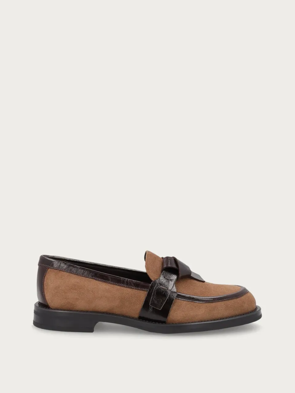 Frau Verona beige suède loafers strik dames