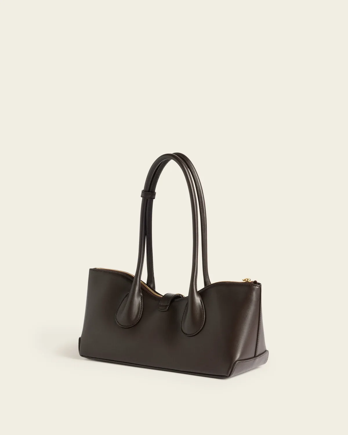 Flattered Gaia schoudertas chocolade glad leer