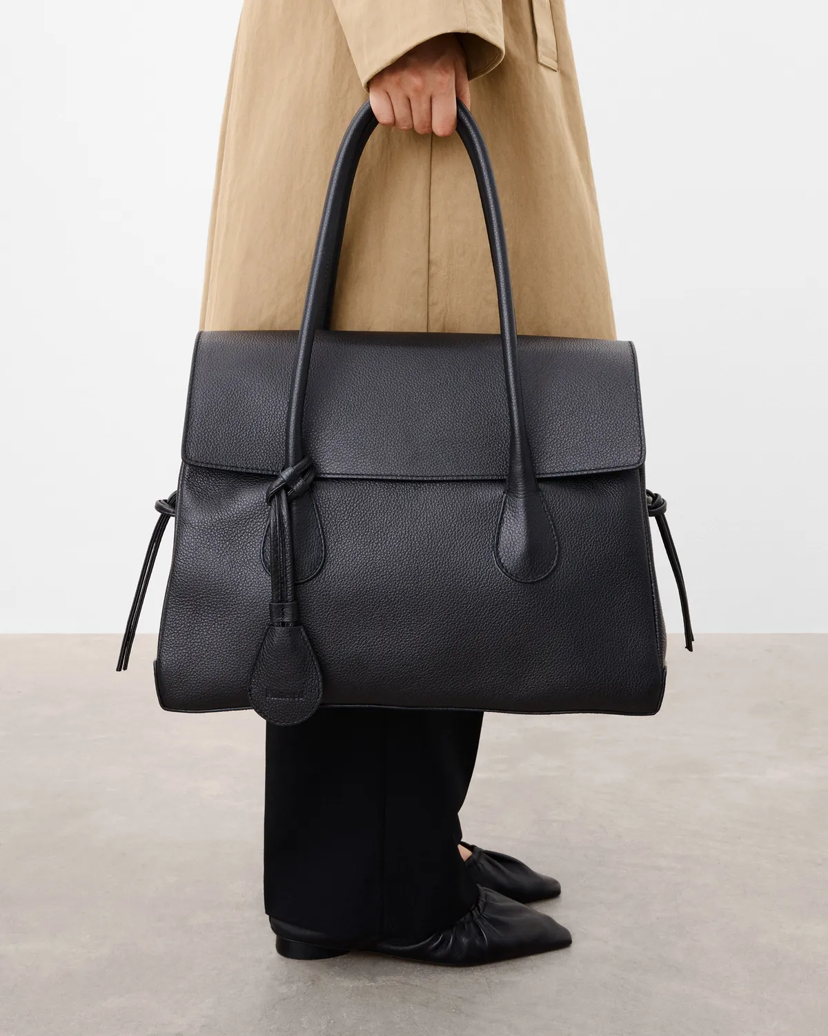 Flattered Lydia tote zwart generfd leer