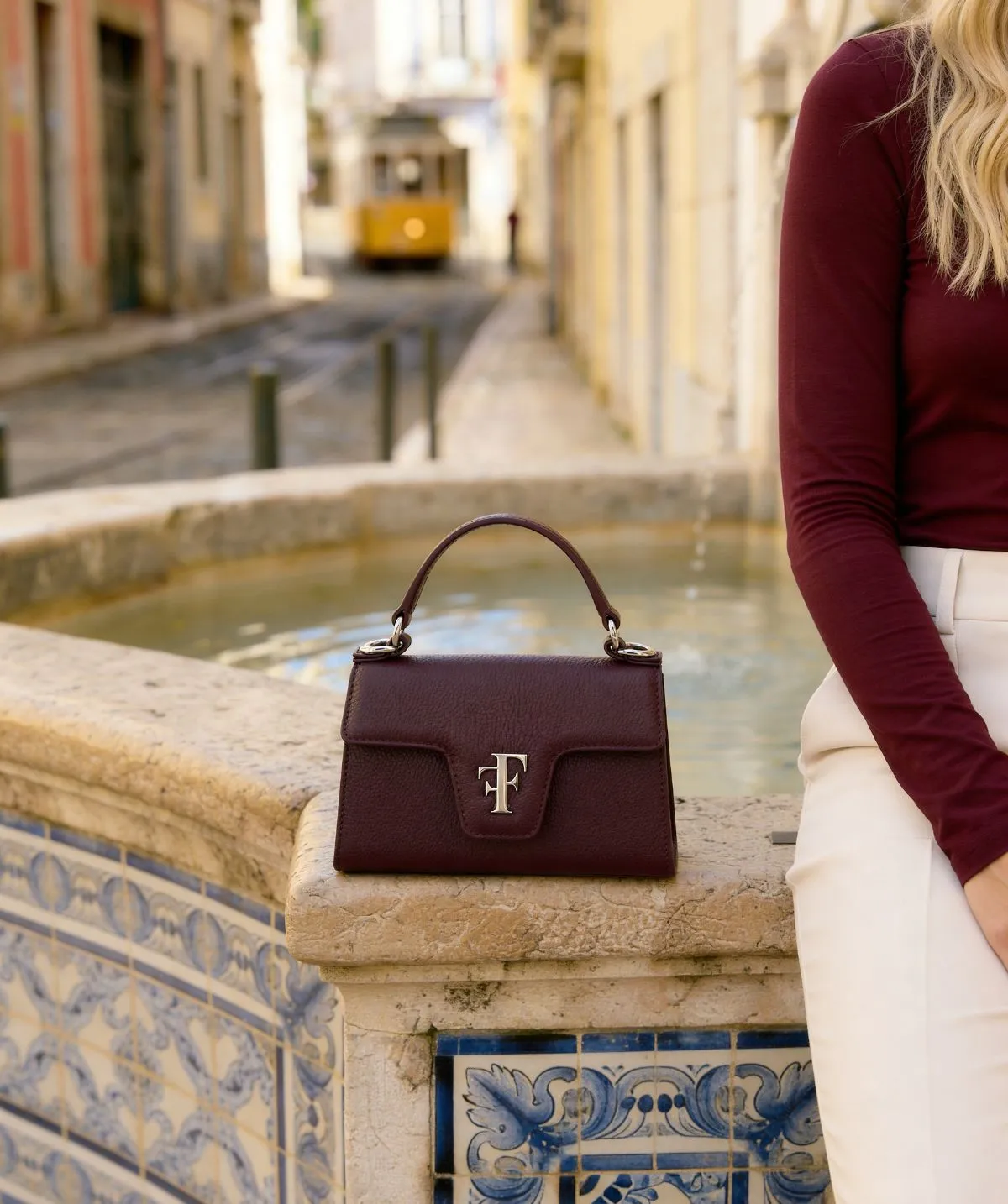 Finsbury Mini Bag FF18 handtas bordeaux leer 18cm