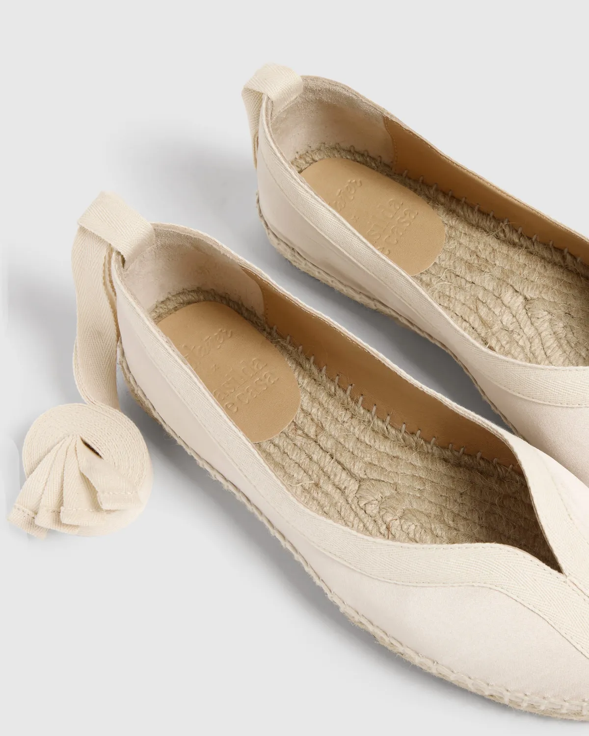 Castaner Kanu 129 ballerina’s champagne satijn lint