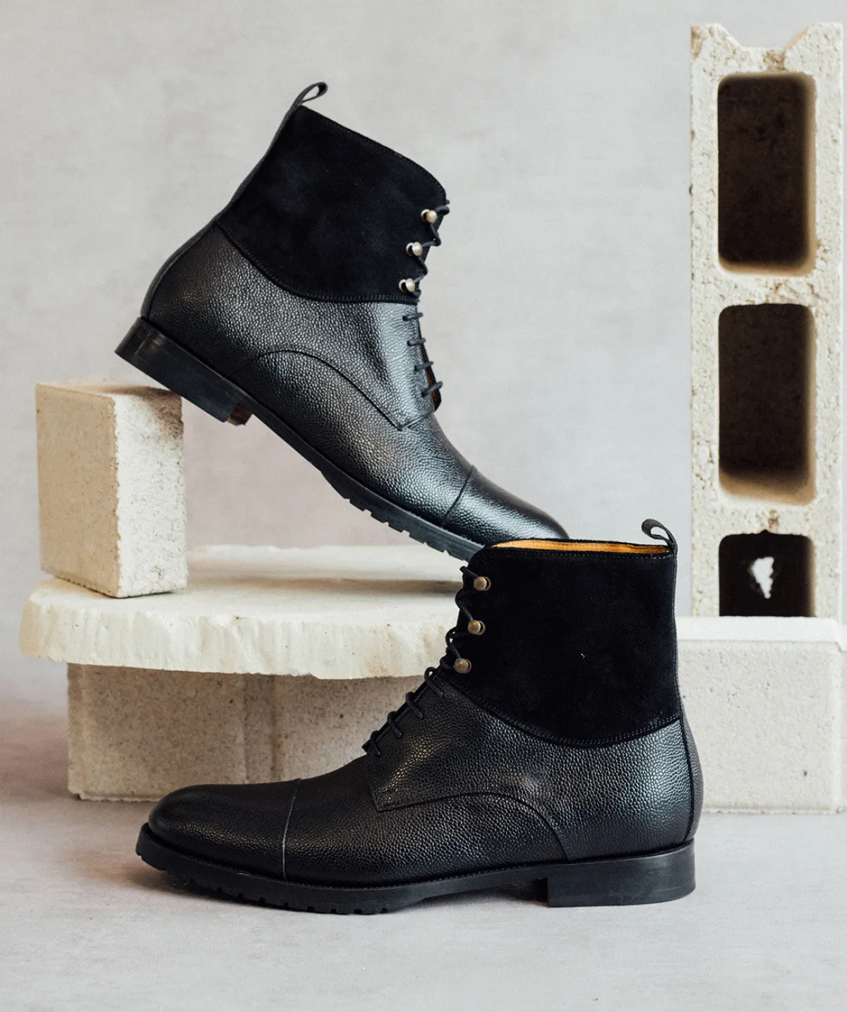 Finsbury Grahams enkellaars noir grainé leer