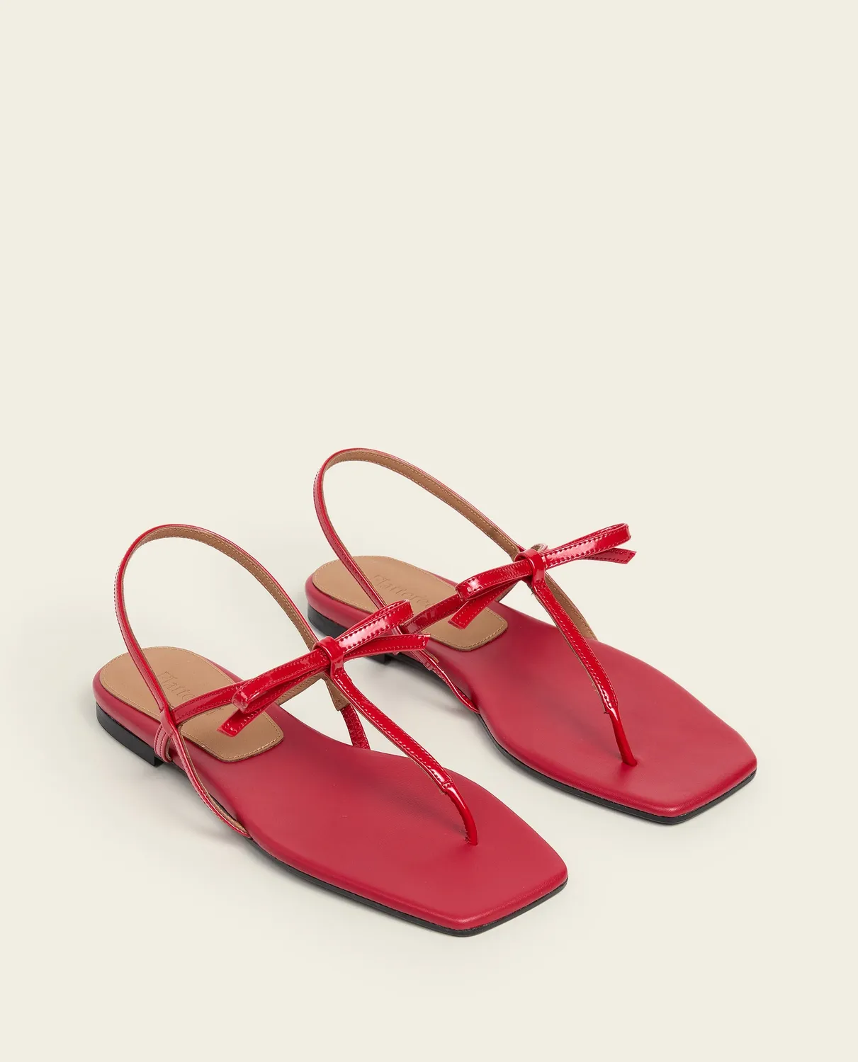 Flattered Sina sandalen cherry lakleer plat