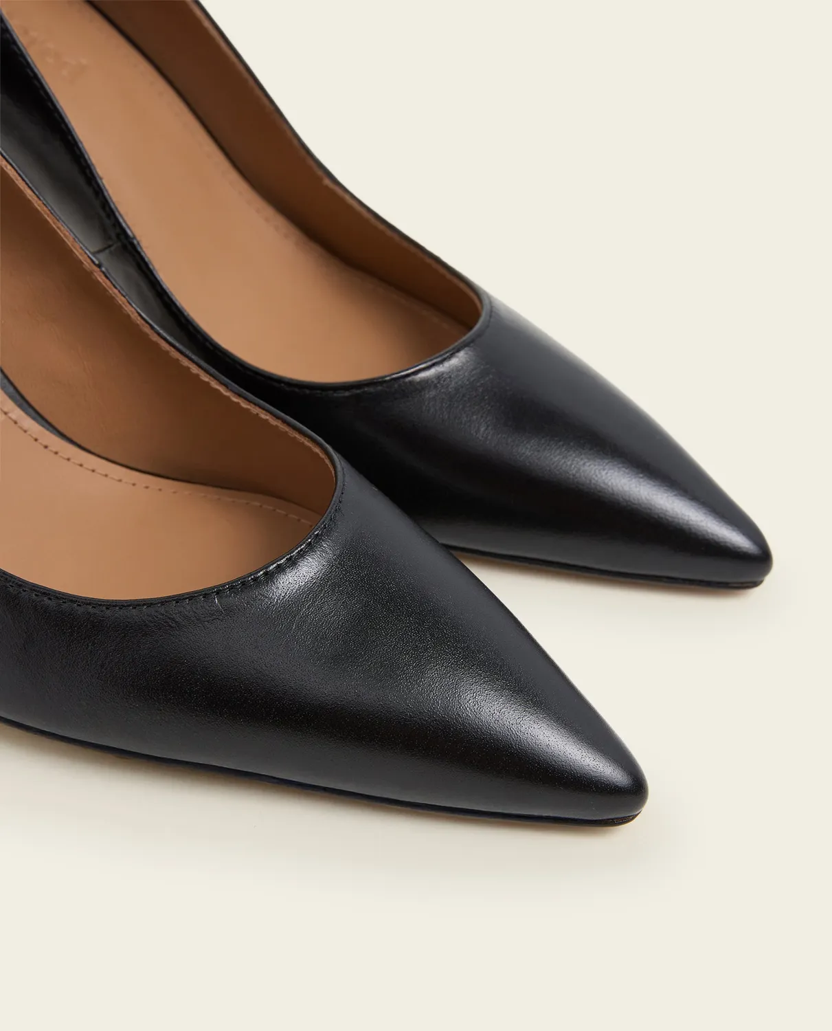 Flattered Leonie Leather Black pumps zwart leer puntneus
