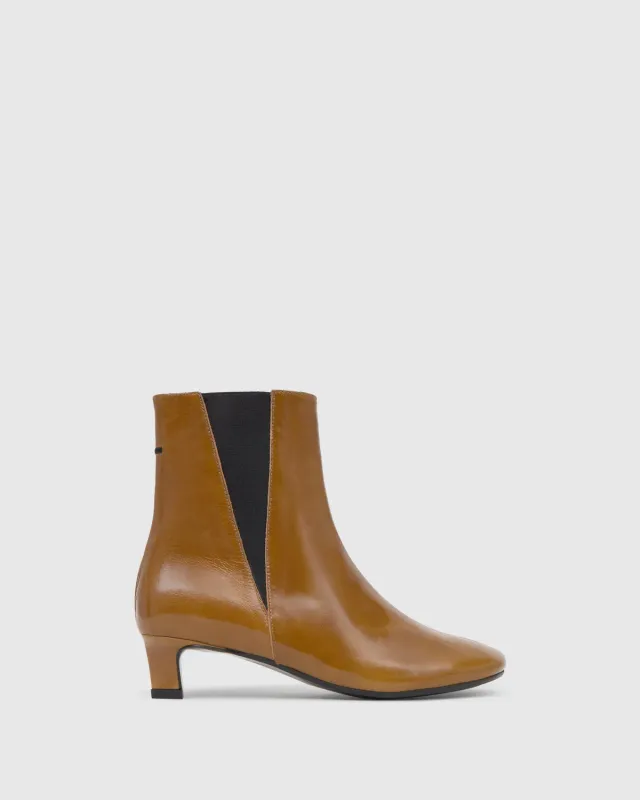 Castaner Alegra/281 enkellaarzen lakleer cognac